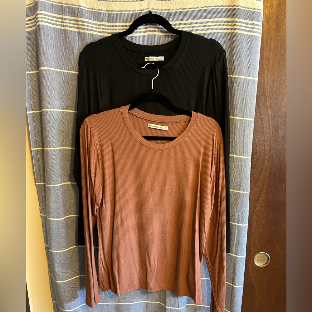 Set of 2, long sleeved top
